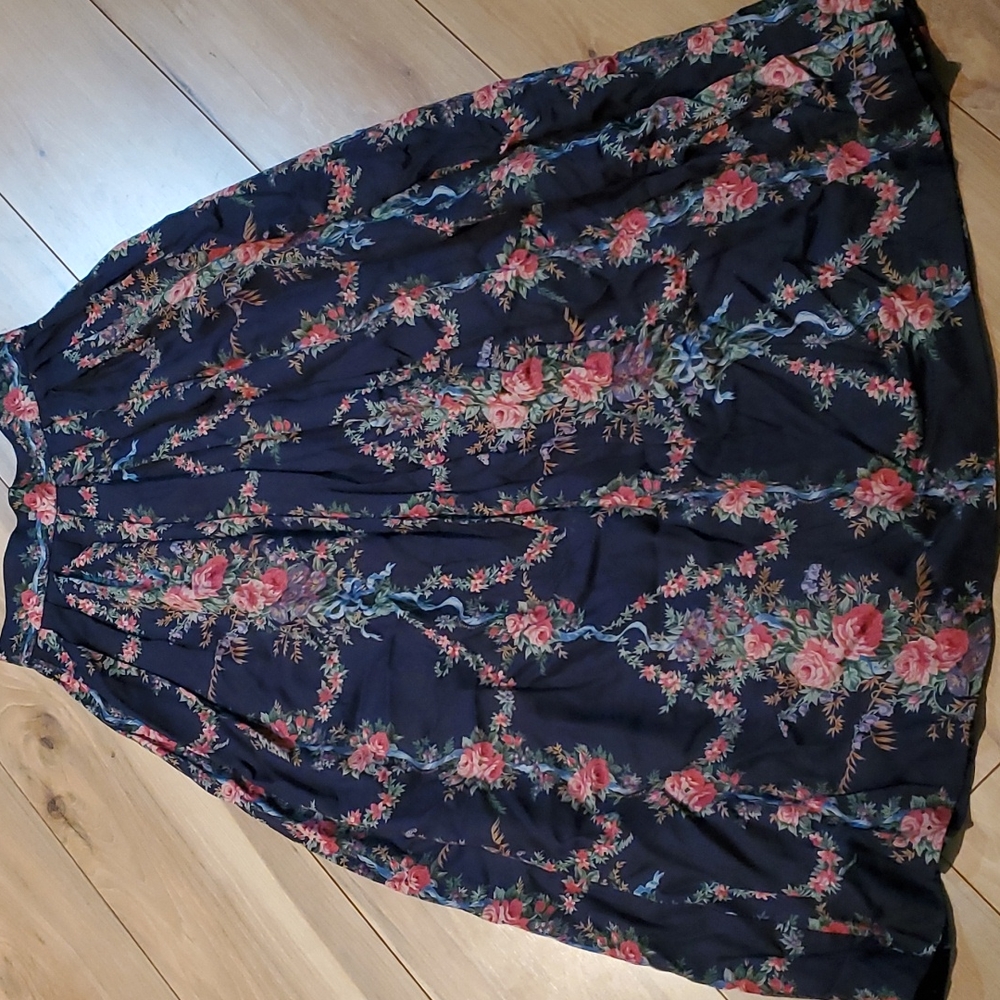 Vintage Herman Geist Moody Floral Maxi Skirt size 4. With pockets button closure
